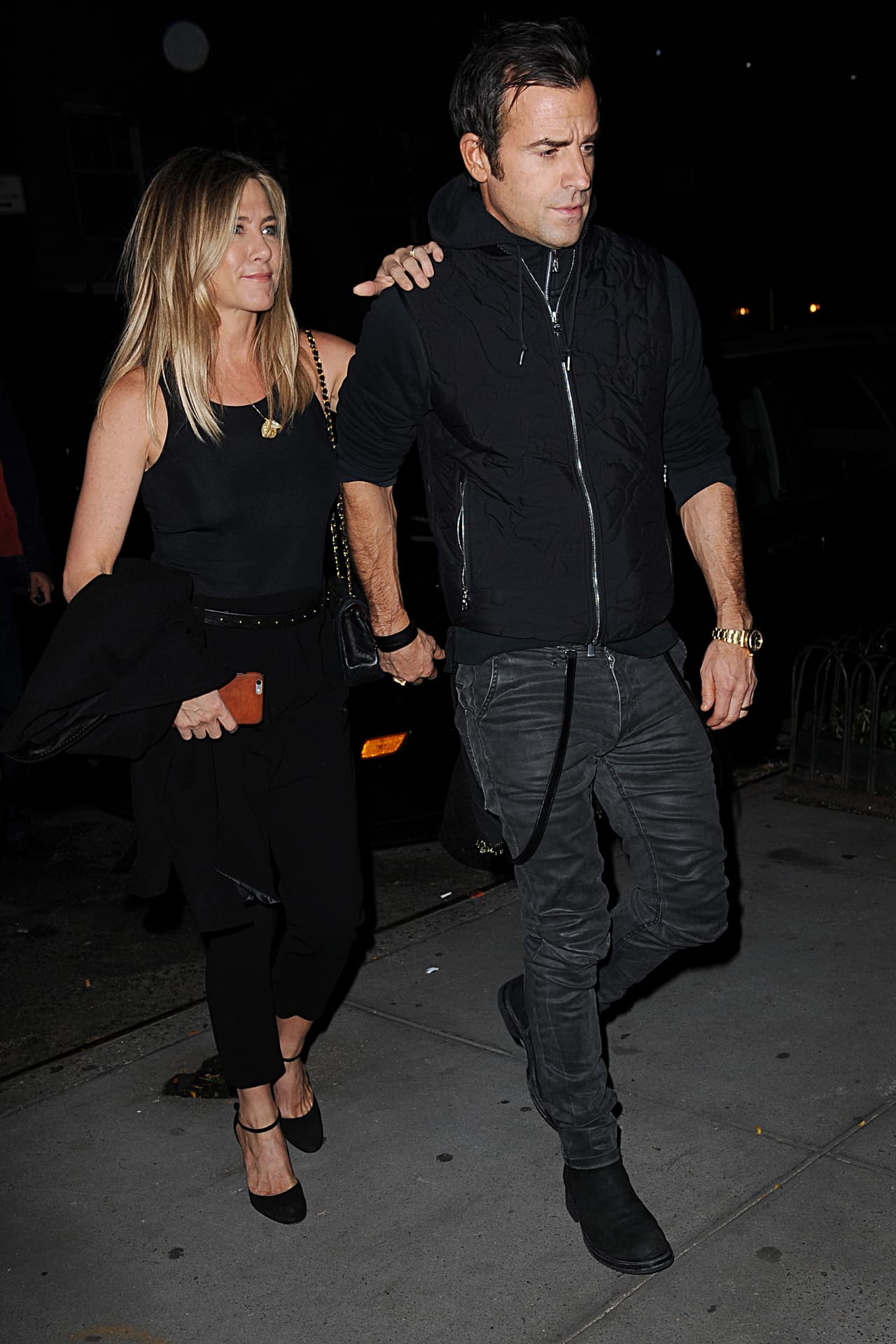 Esta gozando de su matrimonio y éxito profesional.