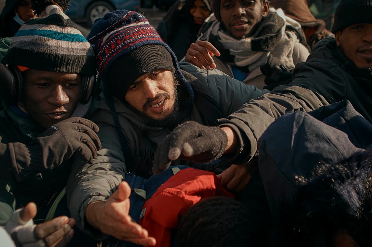 Para muchos de estos migrantes es primera vez que son sometidos a temperaturas tan extremas.