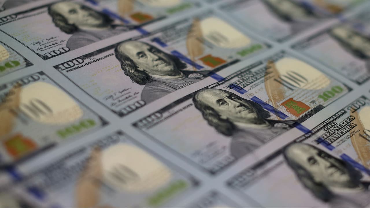 Concejo de West Hollywood debate propuesta para subir el salario mínimo a todos los trabajadores de la ciudad