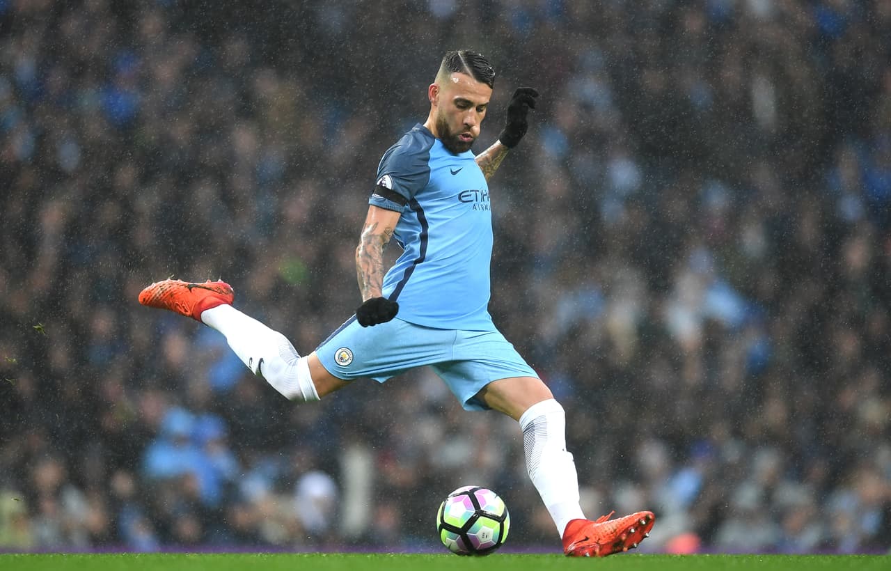 El argentino Nicolás Otamendi vive un momento de tranquilidad con Manchester City, equipo con el que tiene contrato hasta 2020 y con el que está valorado en 30 millones de euros. A sus 29 años de edad, el jugador parece tener estabilidad en este club.
