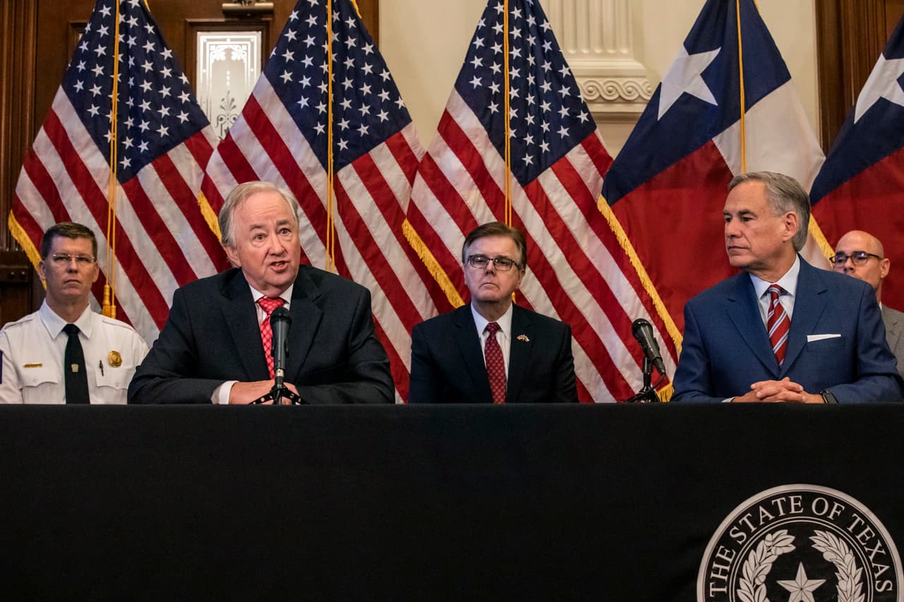 La primera apertura de negocios arrancó el 1 de mayo, cuando se permitió que barberías, salones de belleza, bronceado y uñas abrieran en todo el estado.