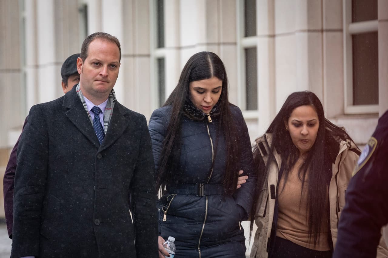 Coronel siempre se mantuvo indiferente a los señalamientos. “Me vale”, comentó poco después de una de esas menciones. La joven nunca ha sido acusada de un delito en México o EEUU.