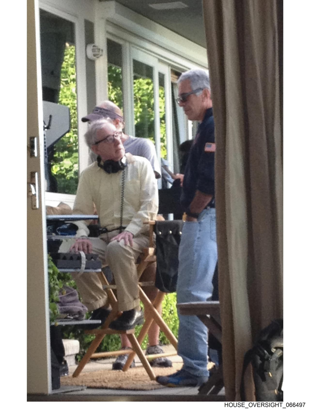 Aparentemente en la imagen se ve al director Woody Allen junto a Epstein.