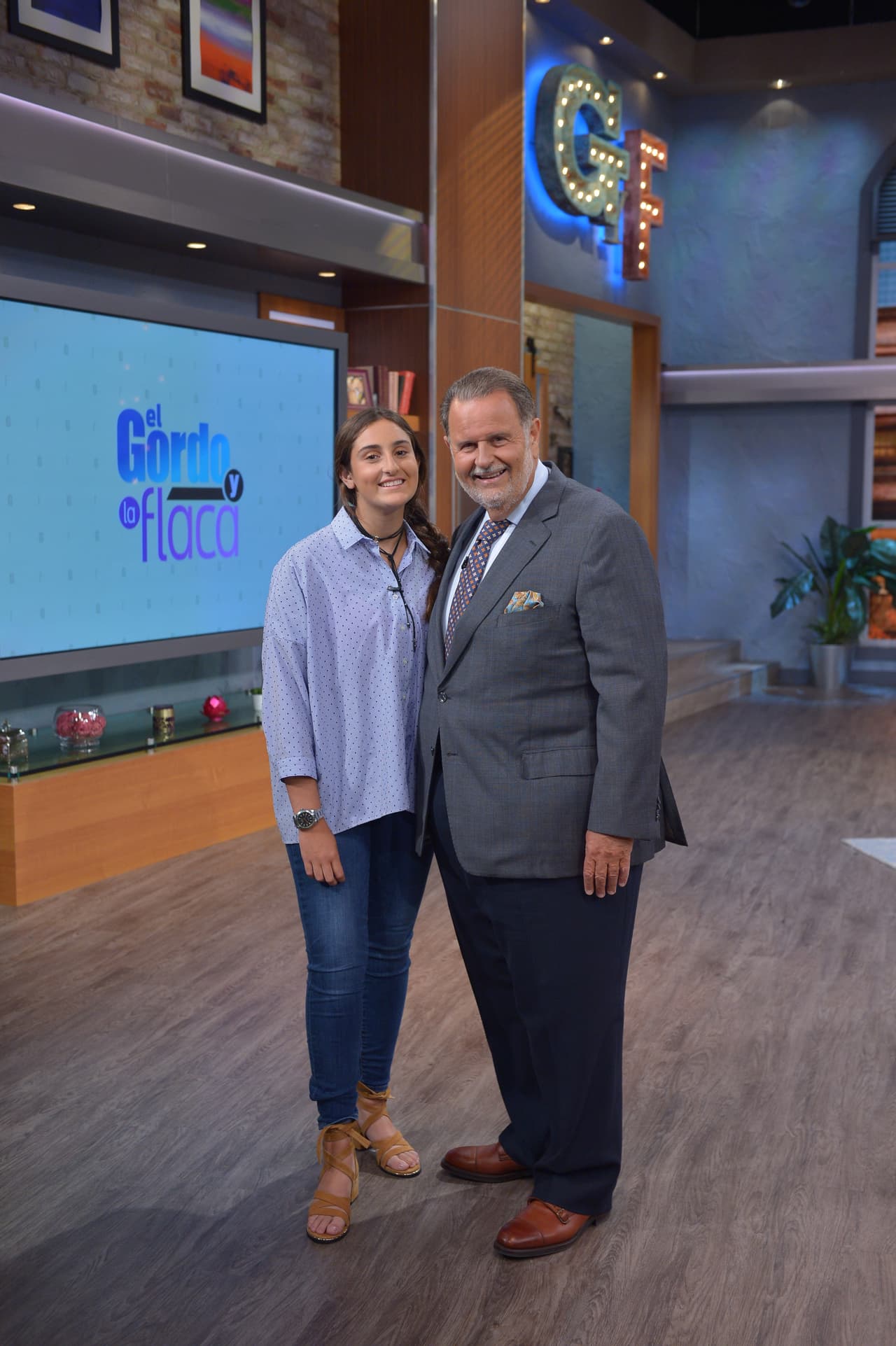 En aquel entonces la jovencita tenía 16 años y se aventuró a presentar el programa con Rauly por un día.