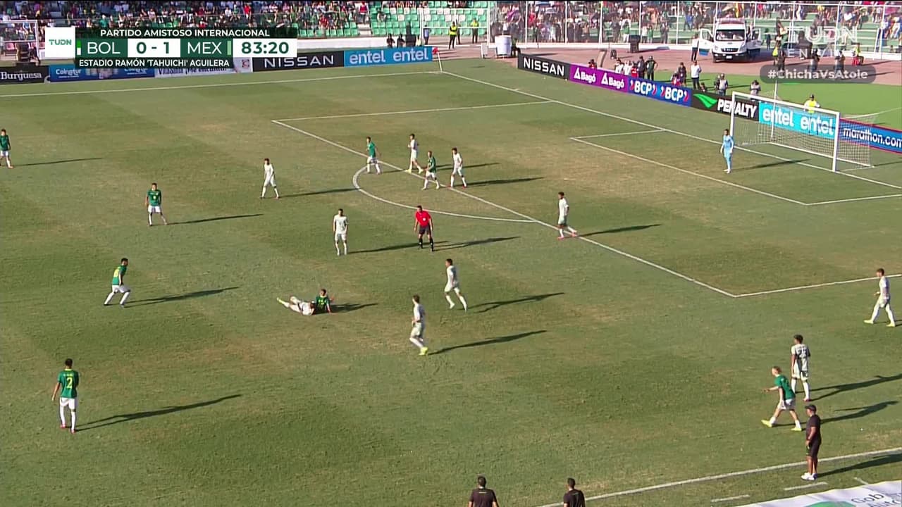 ¡Expulsión! El árbitro saca la roja directa a Robson Matheus.