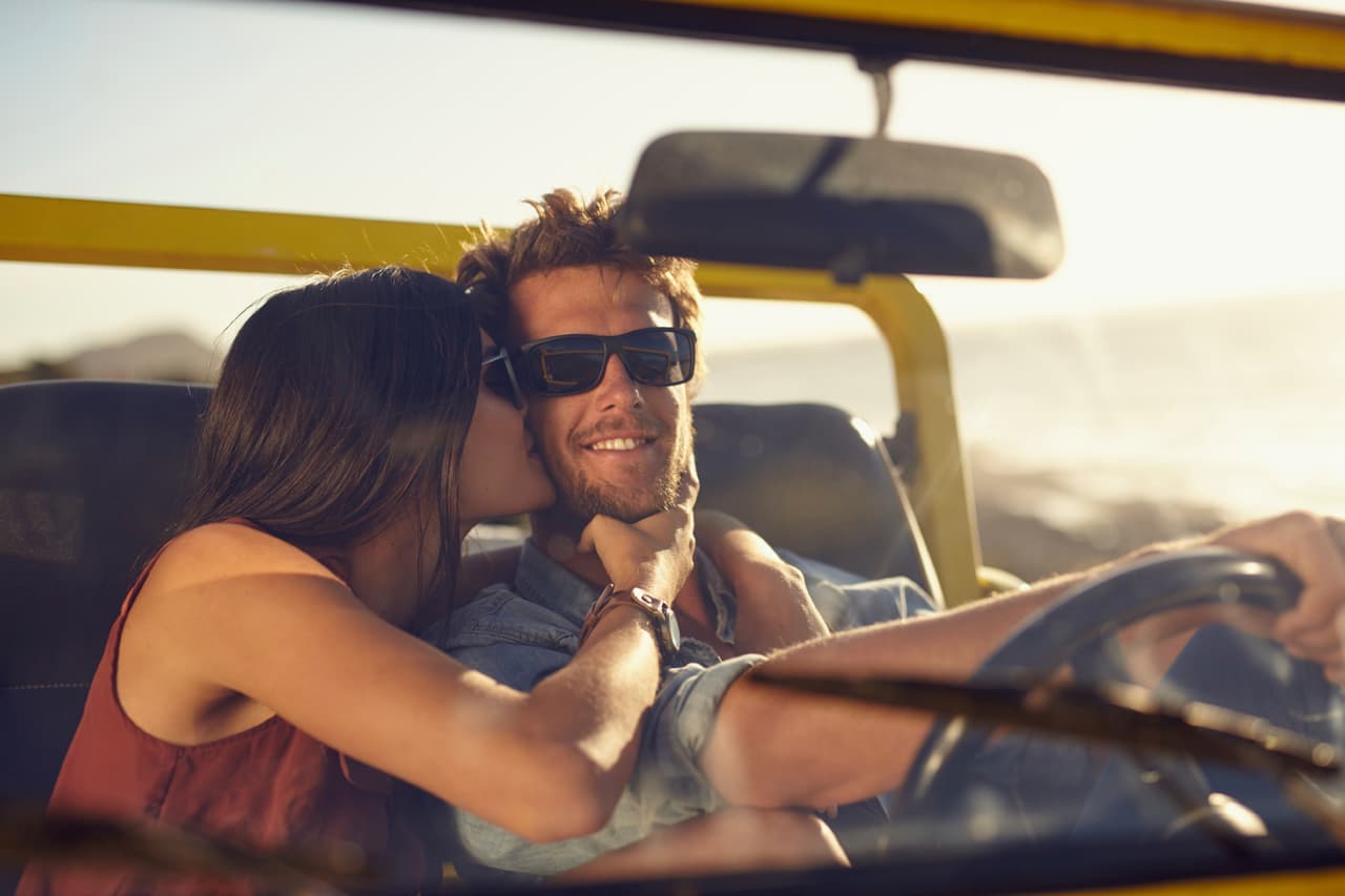 No dejes pasar este mes sin demostrar tu afecto y cariño a quienes tanto amas en este mundo. Si estás solo o sola este mes termina tu soledad.