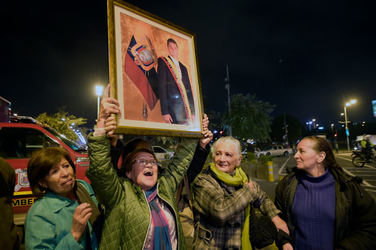 Por su trabajo, la Corte Constitucional resolvió crear el Premio Lenín Moreno Garcés, que se entrega a personas destacadas en la promoción, defensa y garantía de los derechos constitucionales. Moreno busca mantener en Ecuador la "Revolución ciudadana" con radicalidad, aunque con un estilo más tolerante.