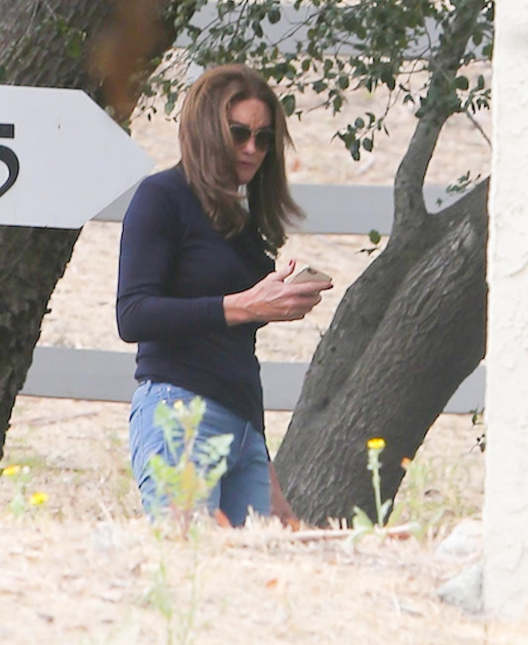 Caitlyn vistió con jeans y un suéter ligero.