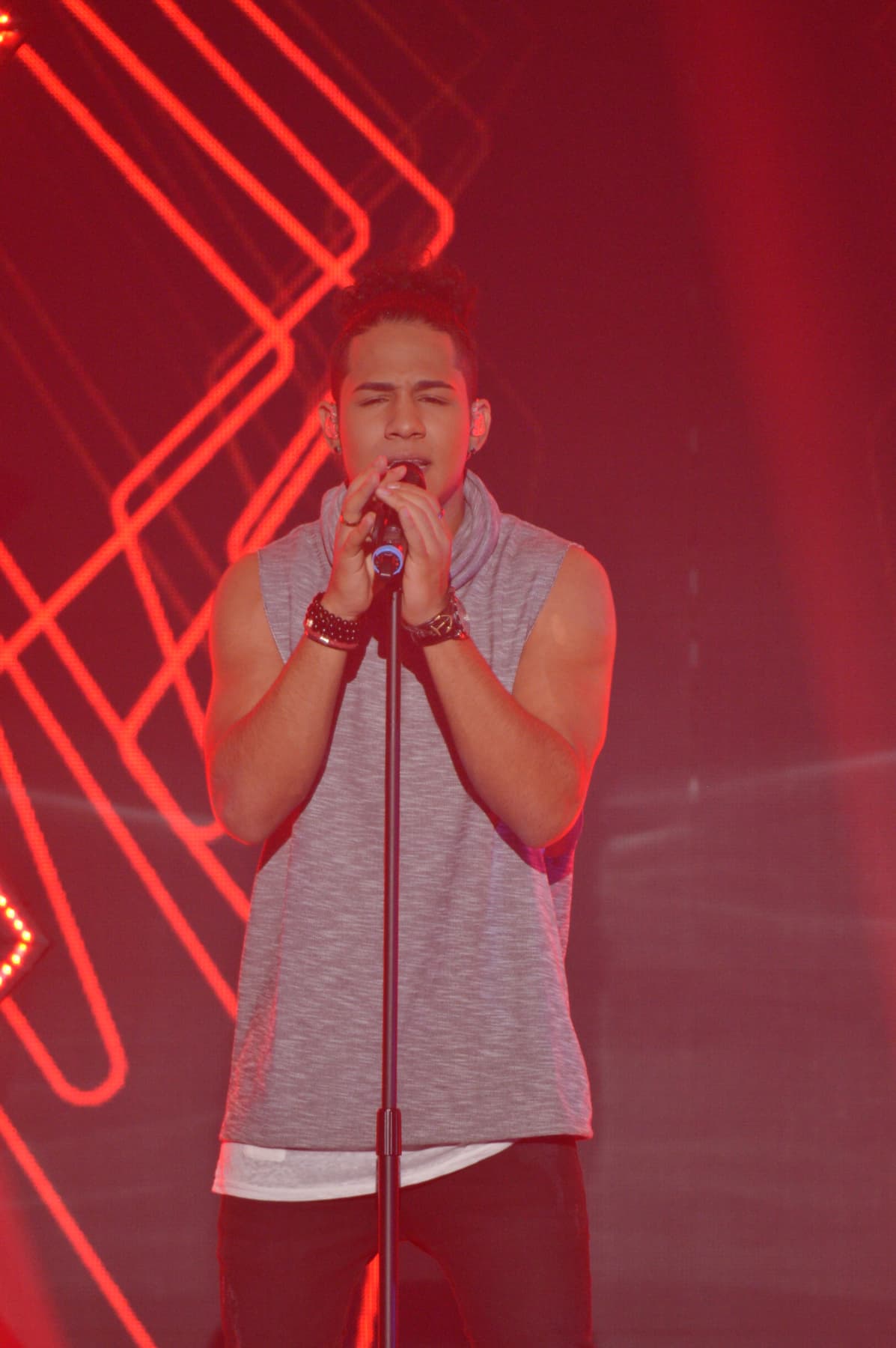 La semifinal de La Banda no estuvo apta para cardíacos. Johann se fue, Laura lloró y los Storm Troopers metieron más miedo que los jueces. Reik y Luis Coronel fueron los inviitados de la noche. Y conocimos al cuarto juez.