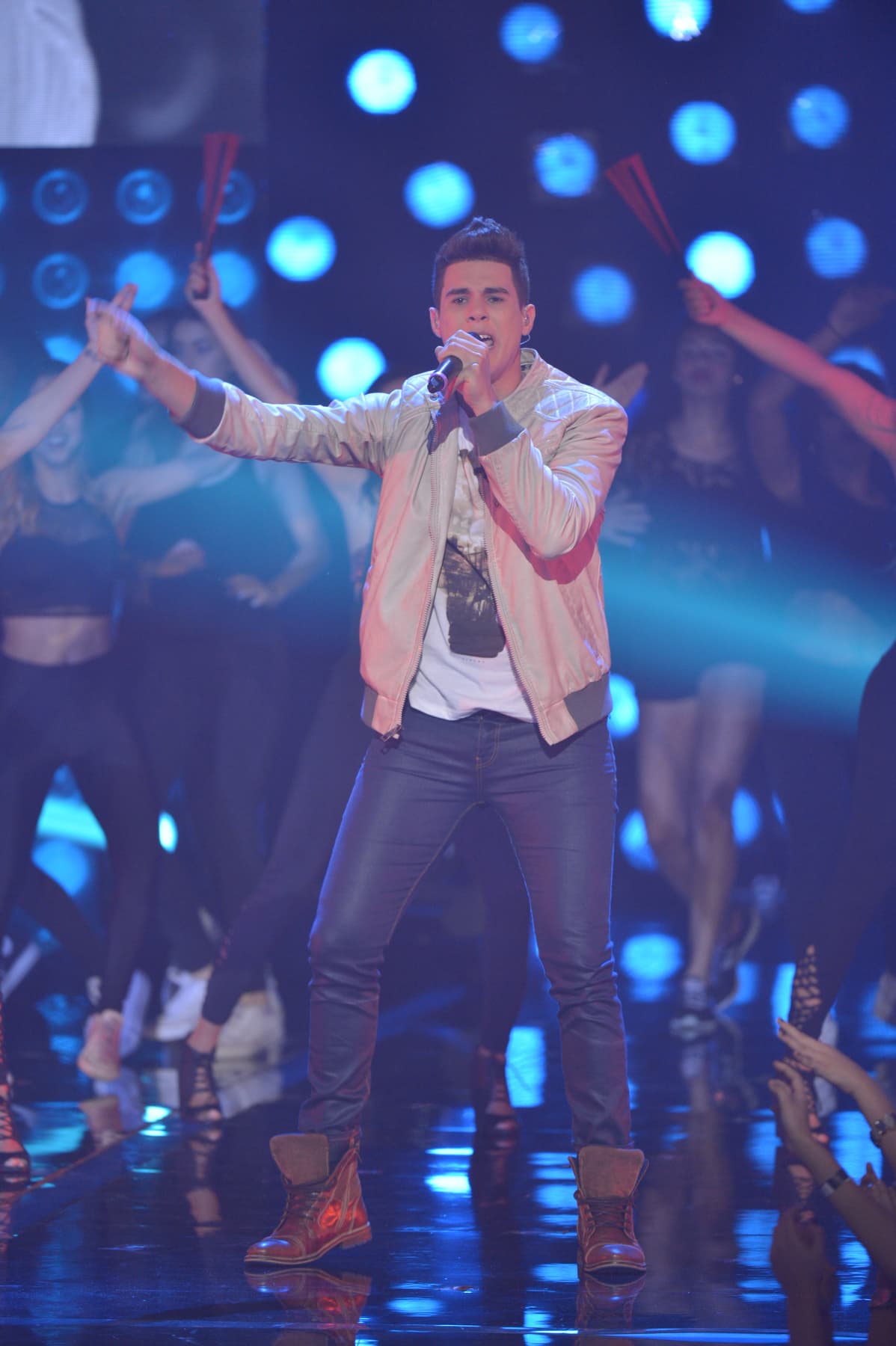 La semifinal de La Banda no estuvo apta para cardíacos. Johann se fue, Laura lloró y los Storm Troopers metieron más miedo que los jueces. Reik y Luis Coronel fueron los inviitados de la noche. Y conocimos al cuarto juez.