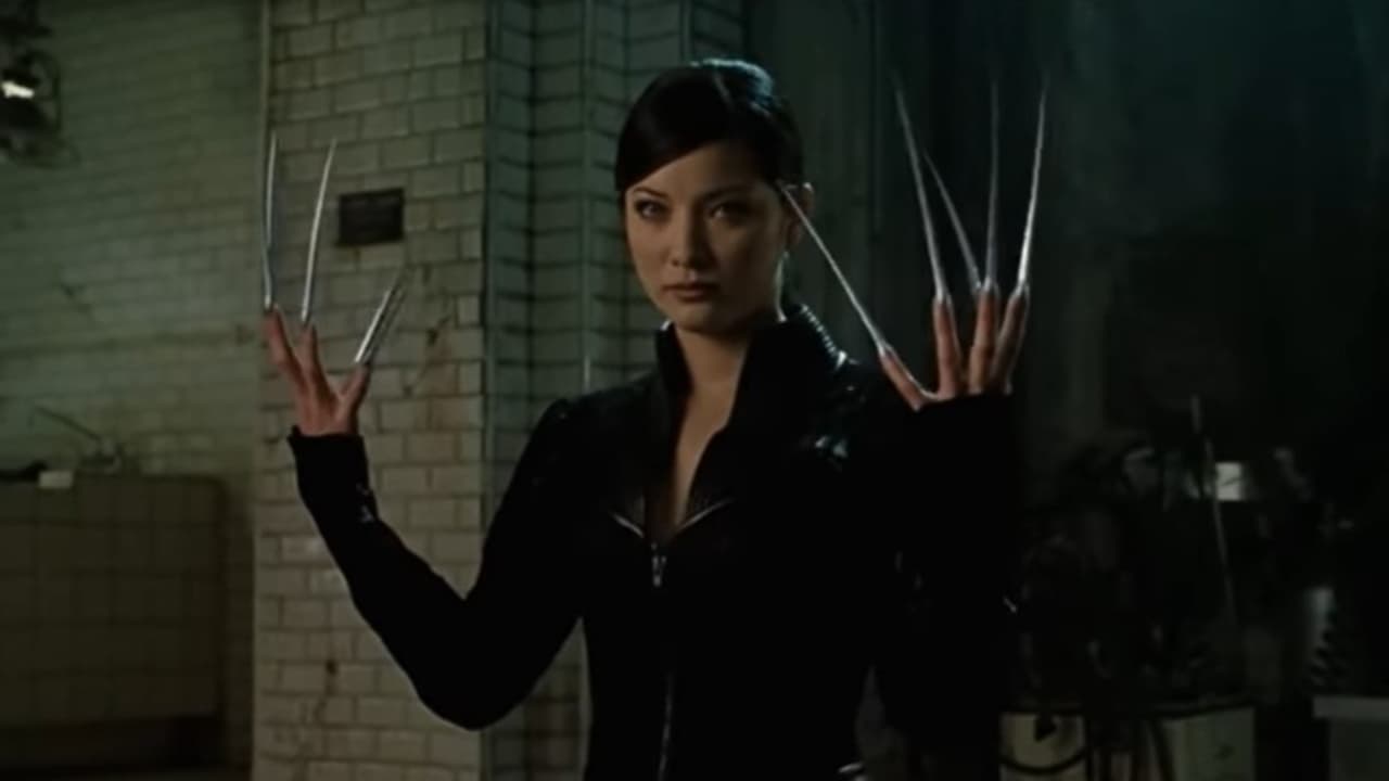 Lady Deathstrike es interpretada por Kelly Hu.