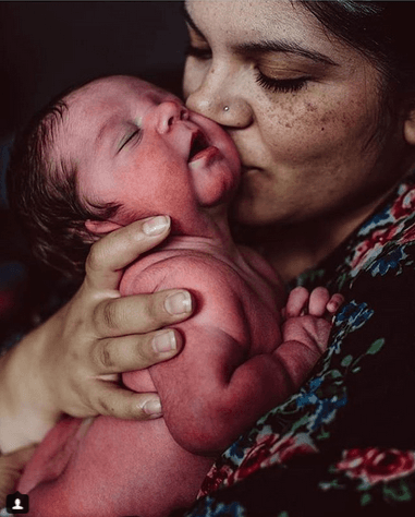 Las imágenes no solo retratan los momentos de soledad y cansancio. Imágenes como esta, de 
<a href="https://www.instagram.com/elliana_allon/">Elliana Allon,</a> hablan de una belleza inmensa.