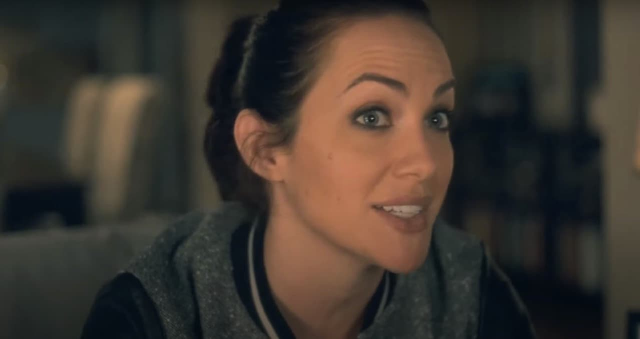 La versión protagónica de Theo es interpretada por Kate Siegel, quien ha dedicado gran parte de su carrera a las producciones de terror.