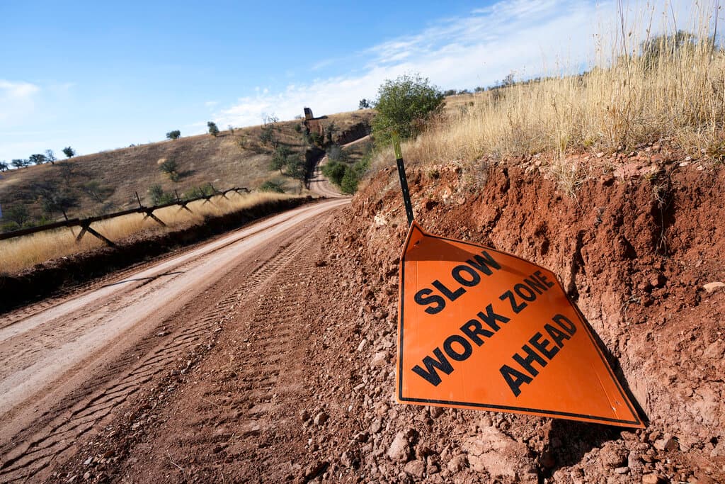 La actividad en el Valle de San Rafael se intensificó tras el paso de las elecciones, en las cuales finalmente resultó 
<b><a href="https://www.univision.com/local/arizona-ktvw/katie-hobbs-dio-su-primer-discurso-como-gobernadora-electa-de-arizona-video" target="_blank">vencedora la gobernadora demócrata</a></b>.