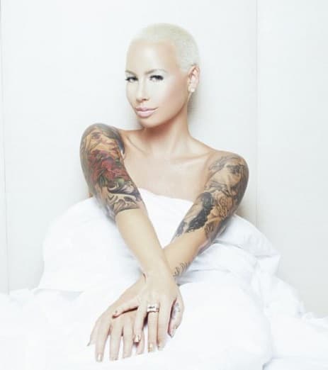 Amber es divina y ella agradece con sus fotos súper hot.