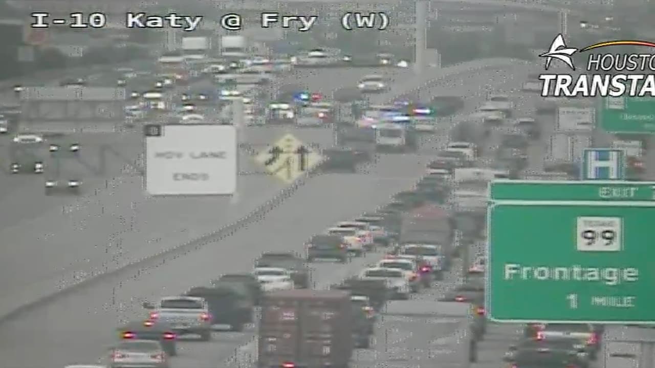 Persecución policial termina con conductor herido de bala y dos personas bajo custodia: HCSO