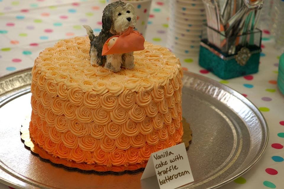 <b>Whipped Bakeshop</b>
<br>Dirección: 636 Belgrade St Philadelphia, PA 19125
<br>Teléfono: (215) 598-5449
<br>Sitio web: 
<a href="https://whippedbakeshop.com/">https://whippedbakeshop.com/</a> 
<br>
<b><a href="https://www.yelp.com/map/whipped-bakeshop-philadelphia">Cómo llegar</a></b>
<br>
<br>Se promocionan así: “Whipped Bakeshop es una panadería boutique galardonada con cita previa que se especializa en increíbles pasteles, galletas y cupcakes elaborados por artistas”.