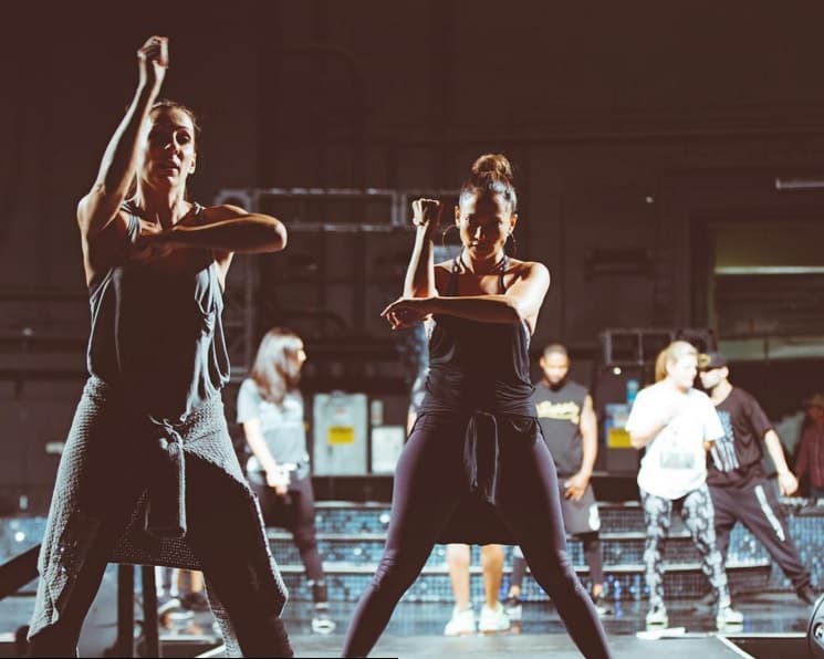 Y es que repetir y repetir las rutinas seguramente es muy cansado, así que más vale estar relajada.