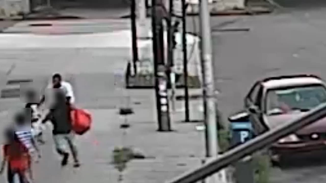 Video de intento de secuestro en Queens: madre logra sacar a su hijo de 5 años por la ventana del auto