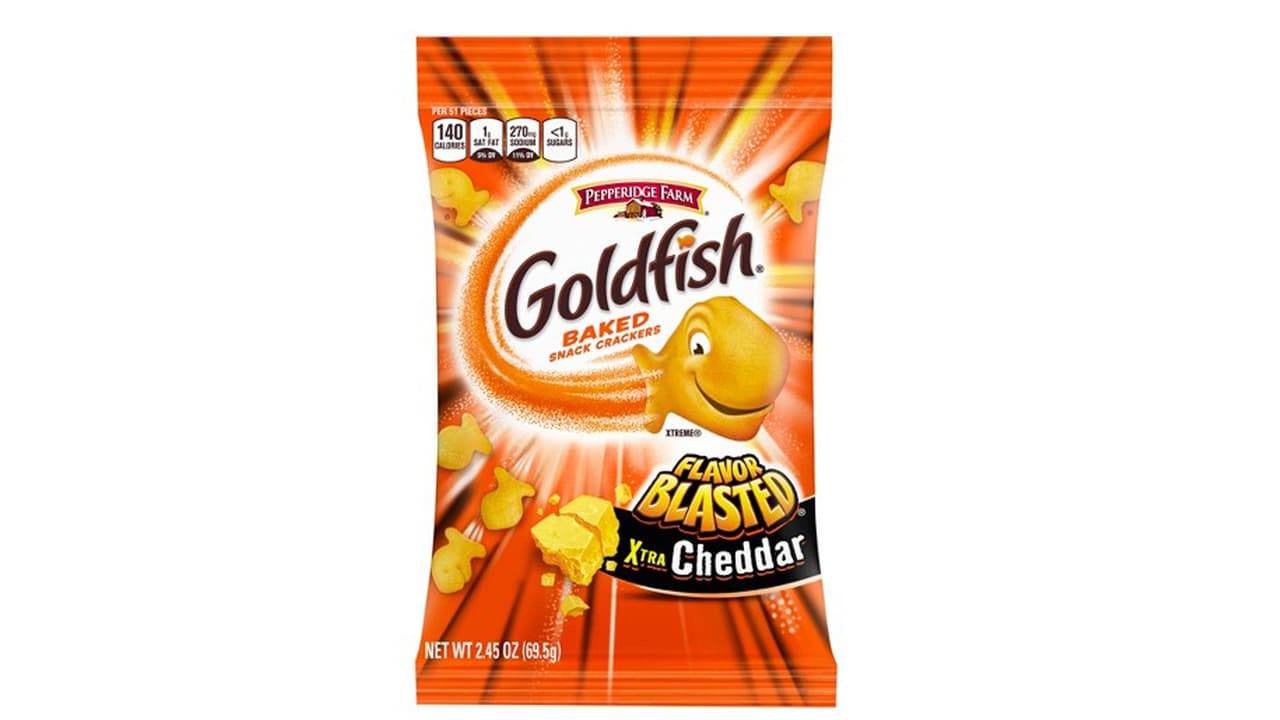 Pepperidge Farm Goldfish Flavor Blasted Xtra Cheddar CrackersBolsa de 2.45 oz