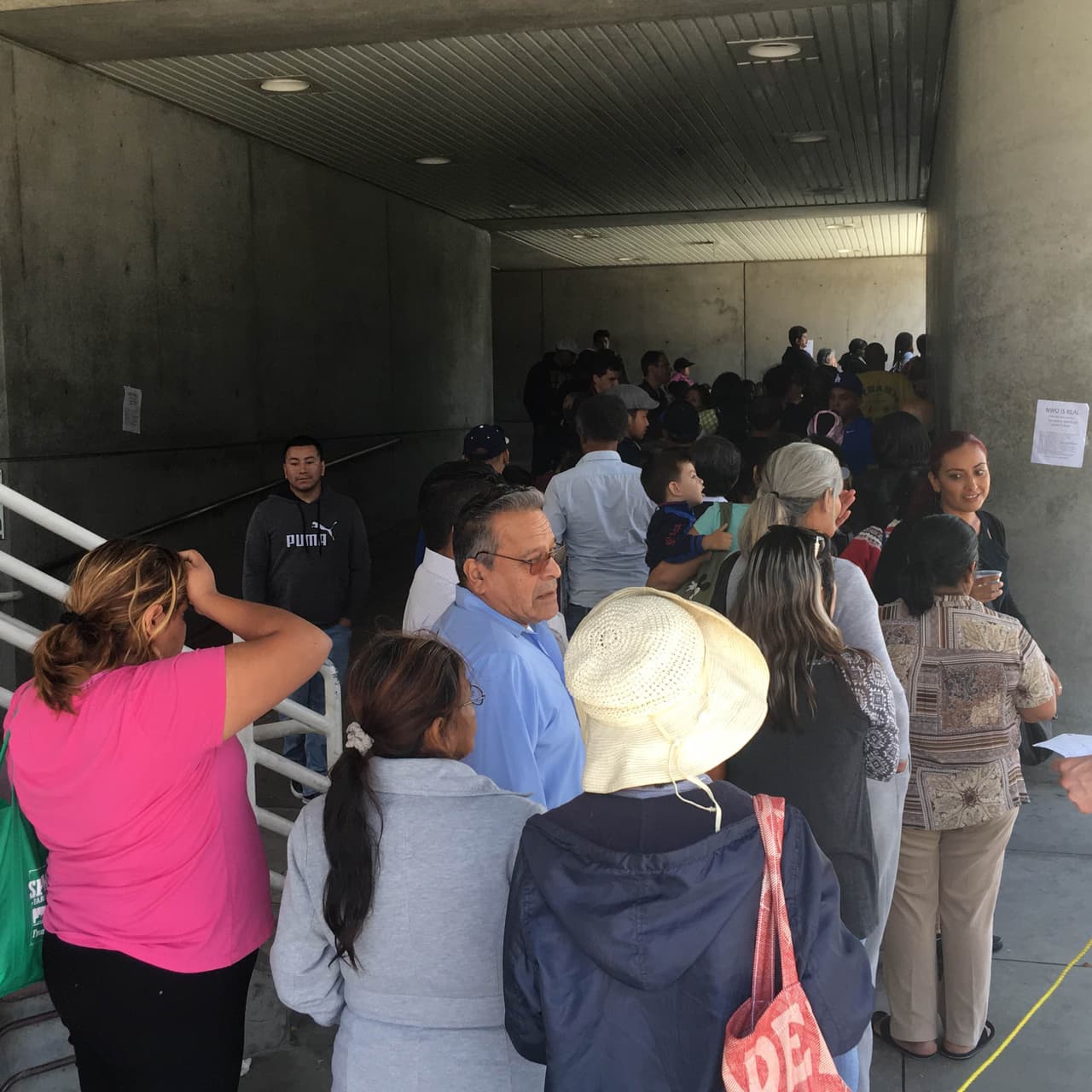 La fila para entrar empezó desde la noche del martes.