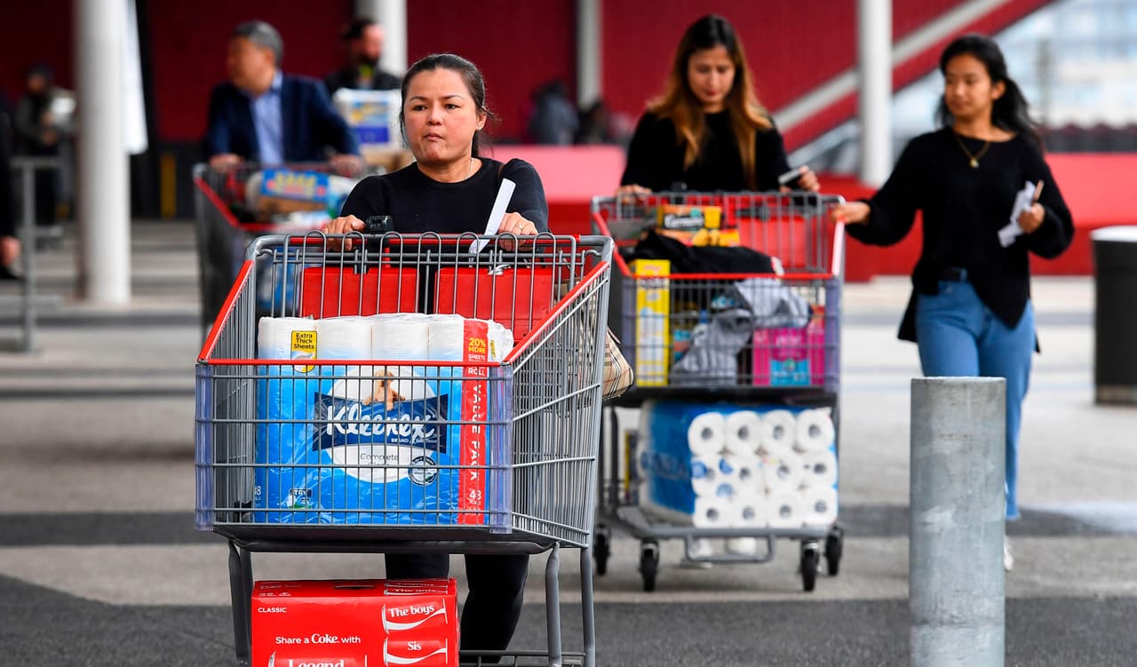 Además, las autoridades de salud han pedido que se mantenga la calma ya que este tipo de compras puede aplacar por un tiempo la ansiedad pero son solo medidas preventivas parciales.