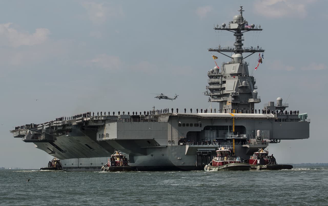 El portaaviones USS Gerald R. Ford puede transportar más de 75 aeronaves de combate.