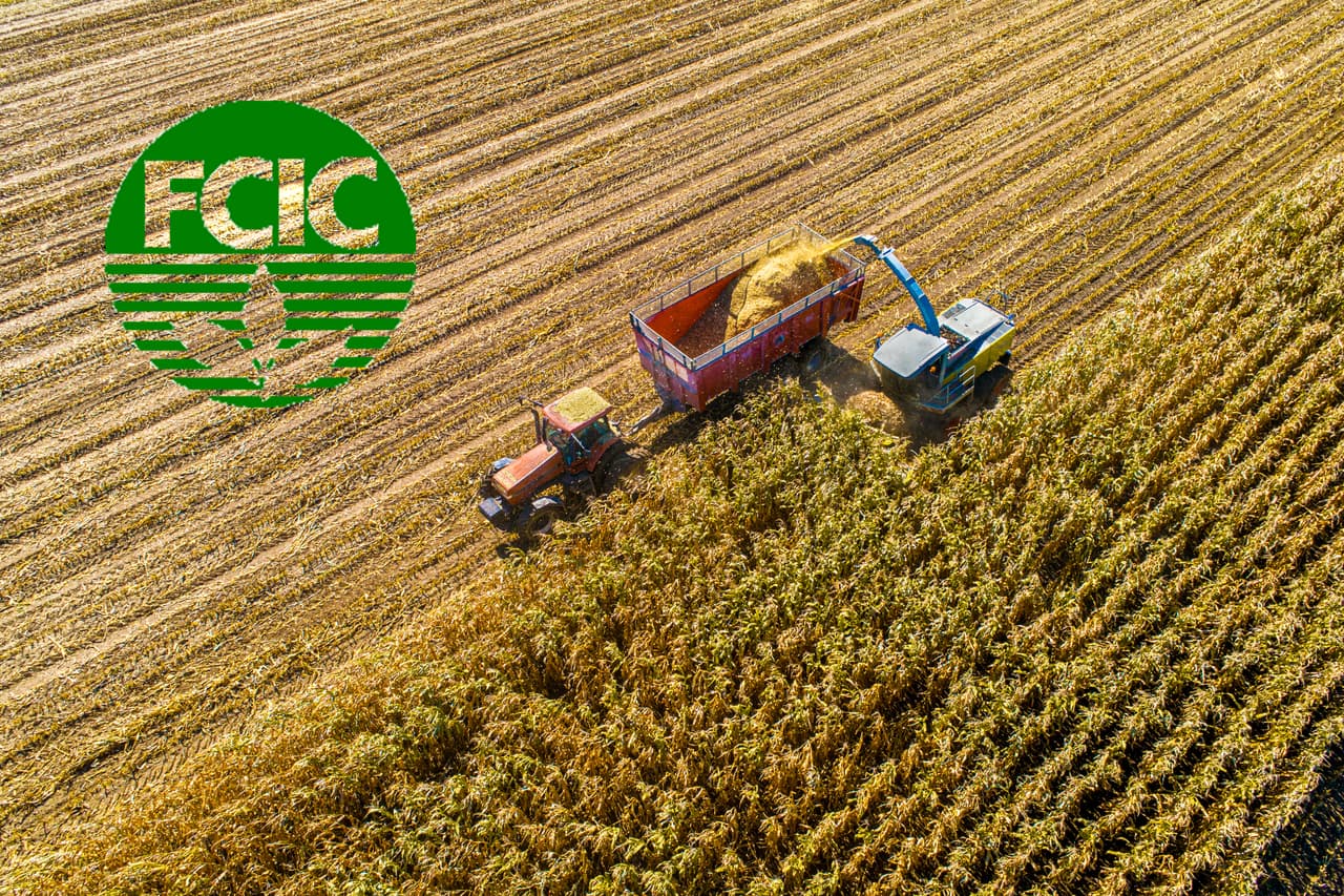 <b>Corporación Federal de Seguros de Cultivos</b>
<br>
<br>Año de fundación: 1938.
<br>
<br>Industria: seguros.
<br>
<br>La Corporación Federal de Seguros de Cultivos (FCIC) fue fundada en 1938 
<a href="https://www.rma.usda.gov/fcic/"><u>para dar protección financiera contra la pérdida de cultivos a los agricultores</u></a>, y también protegerlos contra la fluctuación de los precios de los productos básicos. Las pólizas de FCIC a menudo se venden a través de compañías de seguros privadas.
<br>
<br>Hasta 1996 se exigía a los agricultores que compraran un seguro de cosechas. Desde entonces son libres de no participar y renunciar a su derecho a estos beneficios.
<br>