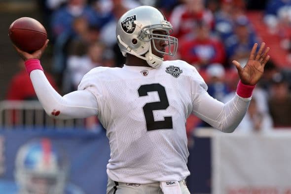 JAMARCUS RUSSELL- El ex jugador de la NFL compró una propiedad de 5,800 pies cuadrados en Oakland, California, antes de que firmara su contrato con los Oakland Raiders en 2007, tras dos años con el equipo tuvo problemas para encontrar un nuevo lugar para jugar, lo que lo llevó a incumplir con su pago de hipoteca.