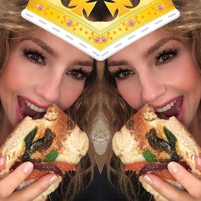 Thalía es un amante de las tradiciones es por eso que este Día de Reyes no podía dejar de lado partir la rosca.