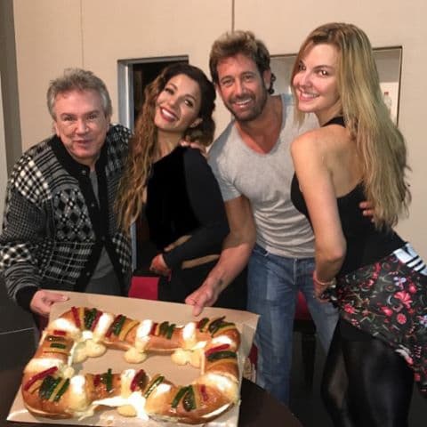 Así como Thalía nos dimos cuenta que diferentes actores siguen la misma tradición de la rosca. Por ejemplo, Gabriel Soto, Marjorie de Sousa y Aleida Núñez.