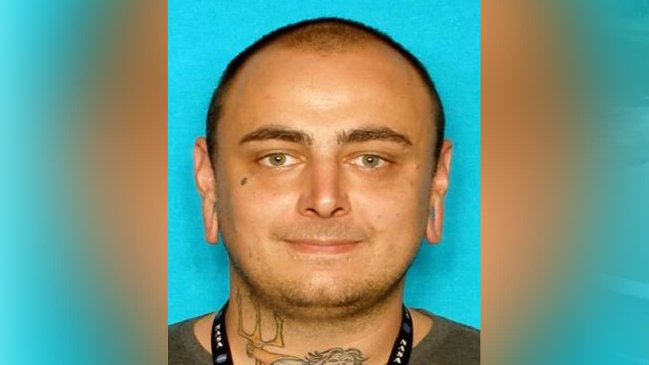 Allen James Baxter - Por agresión contra un miembro de su familia.