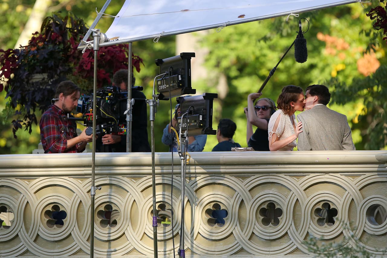 Su primer rol como pareja comenzó en la película "Adventureland" en el año 2009.