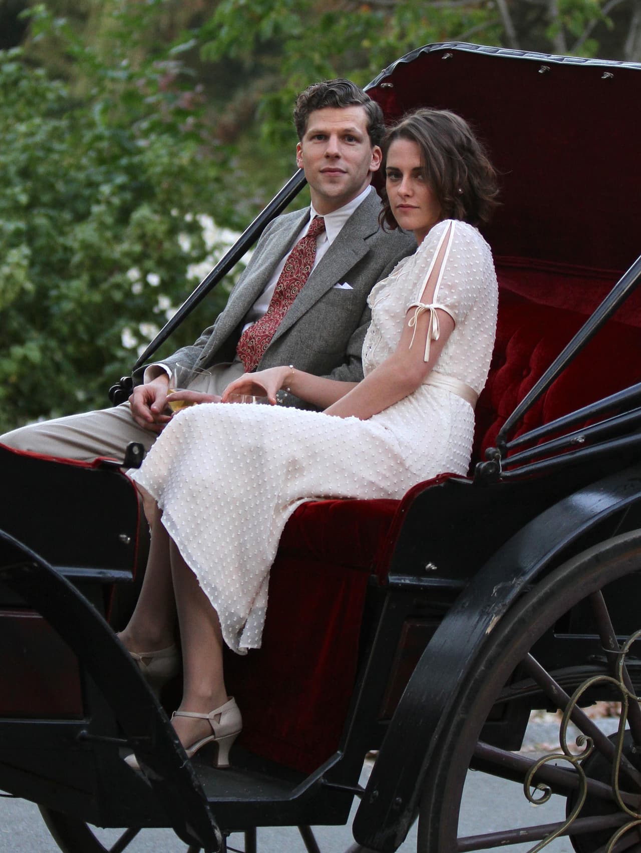 Usualmente sus personajes consisten de ser callados, tímidos y hasta conservadores.