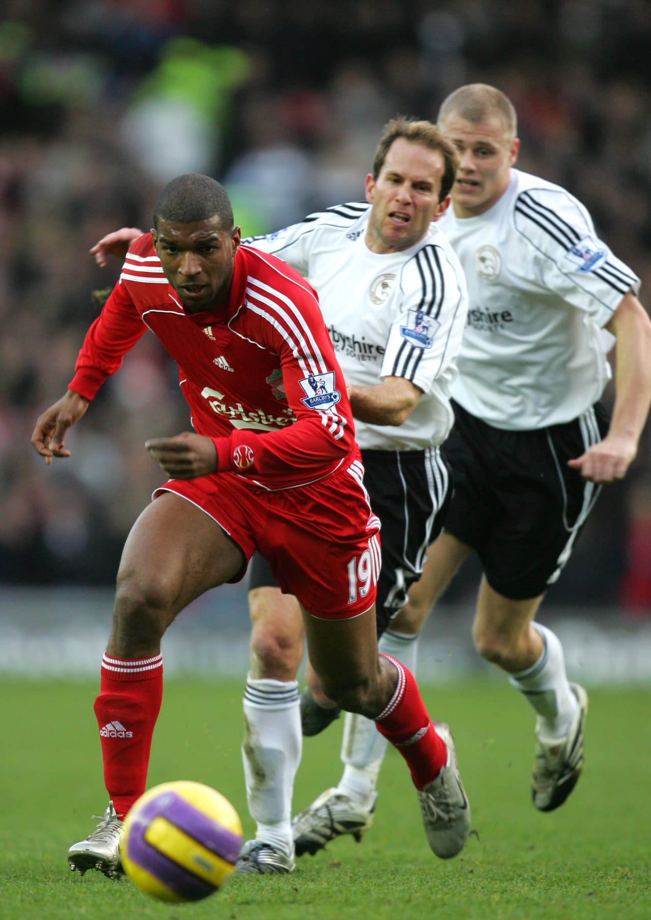 No obstante, Lewis solamente jugó en la Premier de 2007 a 2008 con el Derby County.