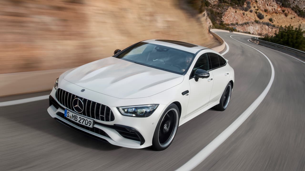 <a href="https://www.univision.com/noticias/autos-deportivos/historia-visual-de-mercedes-amg-fotos" target="_blank">Merecedes-AMG</a> eligió al coupé de 4 puertas como la forma ideal para su primer automóvil con más de dos asientos totalmente diseñado en casa. Mercedes-AMG, la división de autos de performance de Mercedes-Benz ha por años preparado versiones muy poderosas, y otras no tanto, de modelos regulares de Mercedes-Benz, pero hasta ahora solo había diseñador biplazas cerrados y roadster como modelos exclusivos; los SLS y GT.