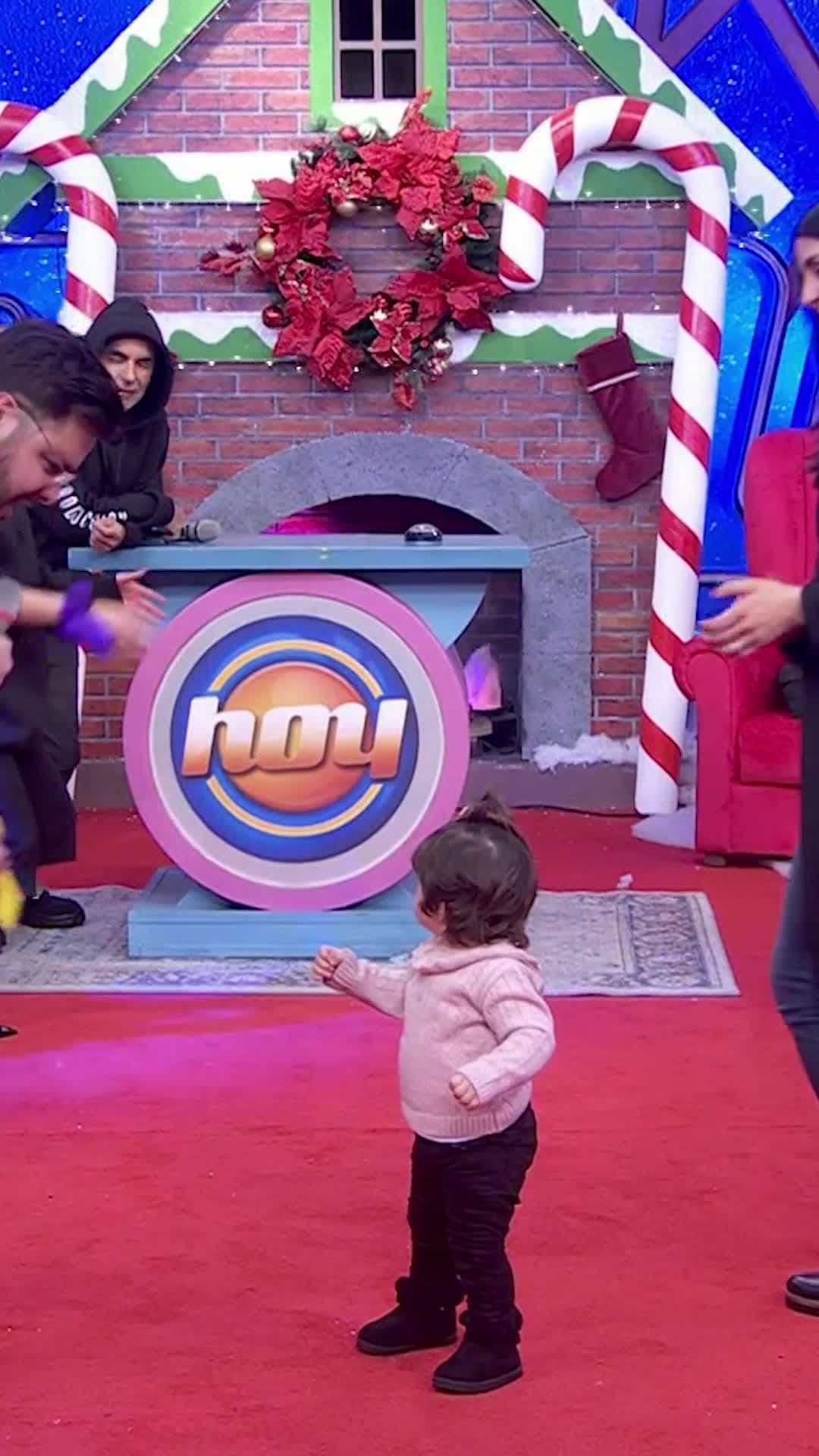 El espíritu Navideño se apodera de Gali, Paul y Legarreta