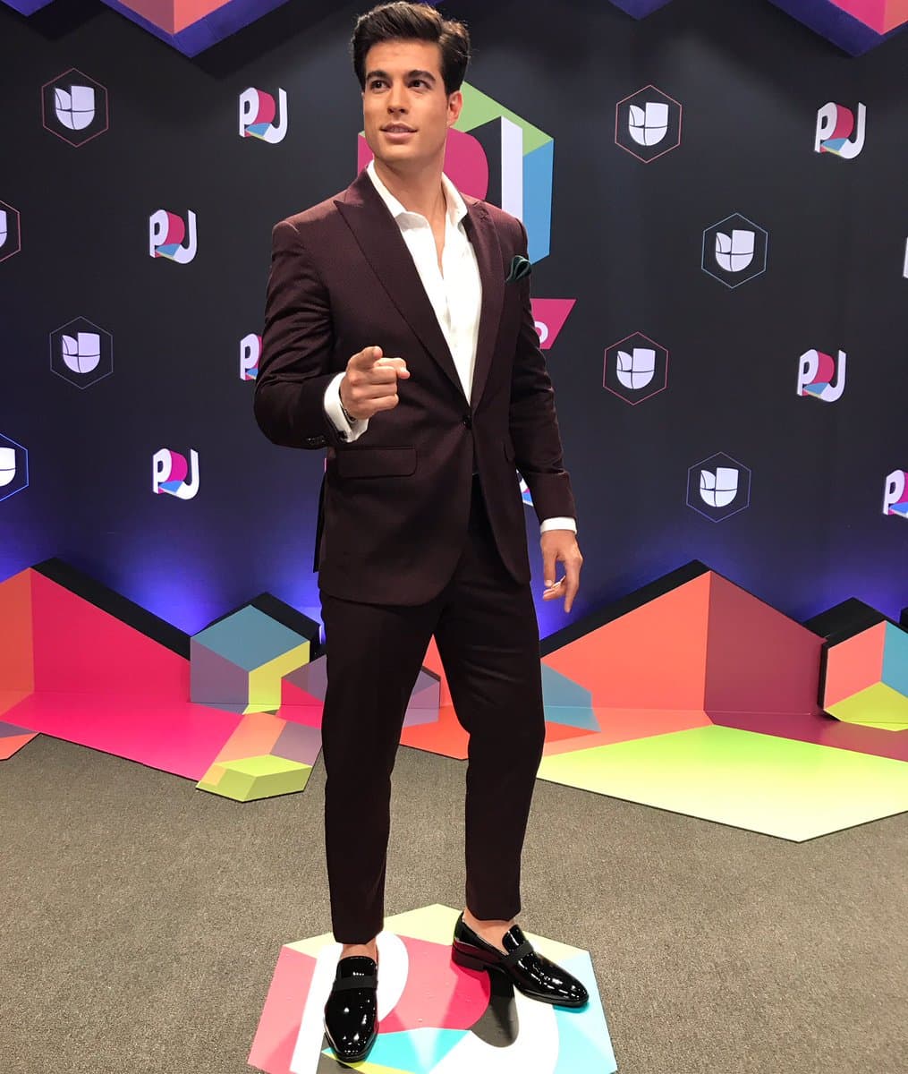 A pesar de que en Ecuador ya le habían ofrecido salir en la televisión, 
<a href="http://www.univision.com/temas/danilo-carrera"><b>Danilo</b></a> siempre se negó, pues su sueño era ser futbolista.