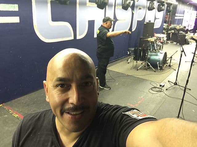 “El malo” incluye un grupo de canciones que reflejan la vida de “El Toro del Corrido”, así como vivencias profesionales y personales que a todos sorprenderán.