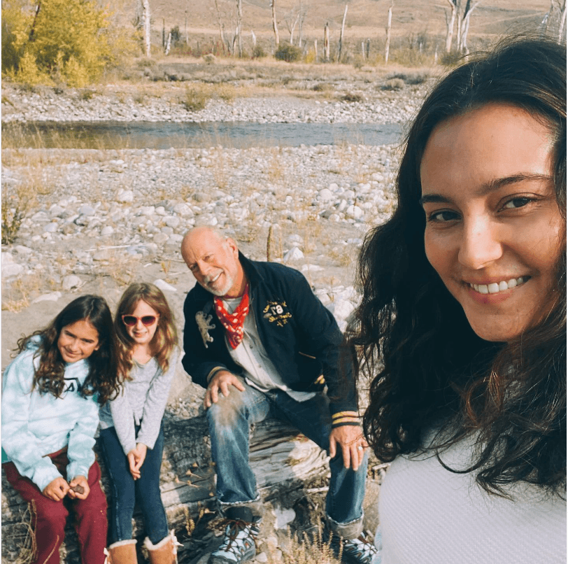 Bruce Willis con su esposa e hijas pequeñas