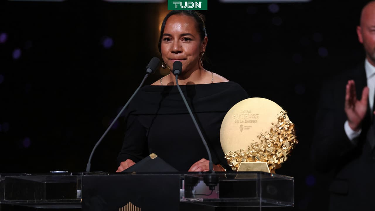 Charlyn Corral hace historia y gana el premio a Delantera del Año en el Balón de Oro 2026