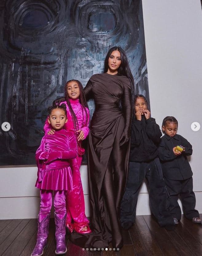 <b>#3 Kim Kardashian y Kanye West</b>
<br>Al igual que su hermana mayor, Kim optó por nombres unisex para los cuatro hijos que comparte con Kanye West: North, Saint, Chicago y Psalm. 
<br>