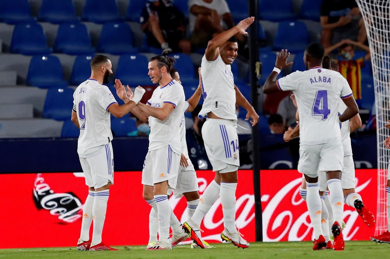 El Real Madrid logra empatar el encuentro 3-3 tras ir perdiendo ante el Levante, durante la segunda Jornada de LaLiga. Roger Marti, José Gomez Campaña y Roberto Suarez Pie fueron autores de los goles de la escuadra de los 'granotes', sin embargo, Bale y el doblete de Vinicius Jr. igualaron marcador y salvaron un punto.