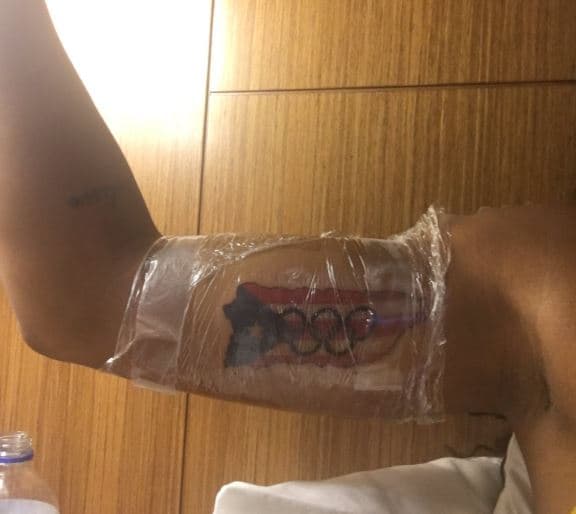 Camacho-Quinn compartió esta imagen en sus redes sociales. Se hizo el tatuaje tras arribas a la Isla el sábado, luego de su debut olímpico que la llevó hasta la semifinal de 100 metros con vallas.