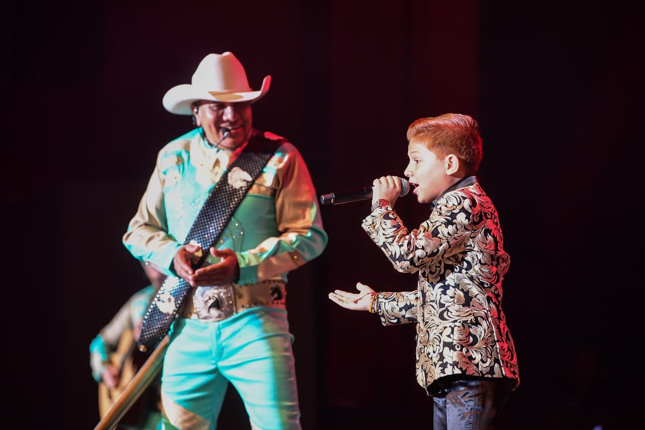 Así apareció Rodrigo Pérez, mejor conocido como 'Canelito' por su pelirroja cabellera en uno de los escenarios más importantes de México.