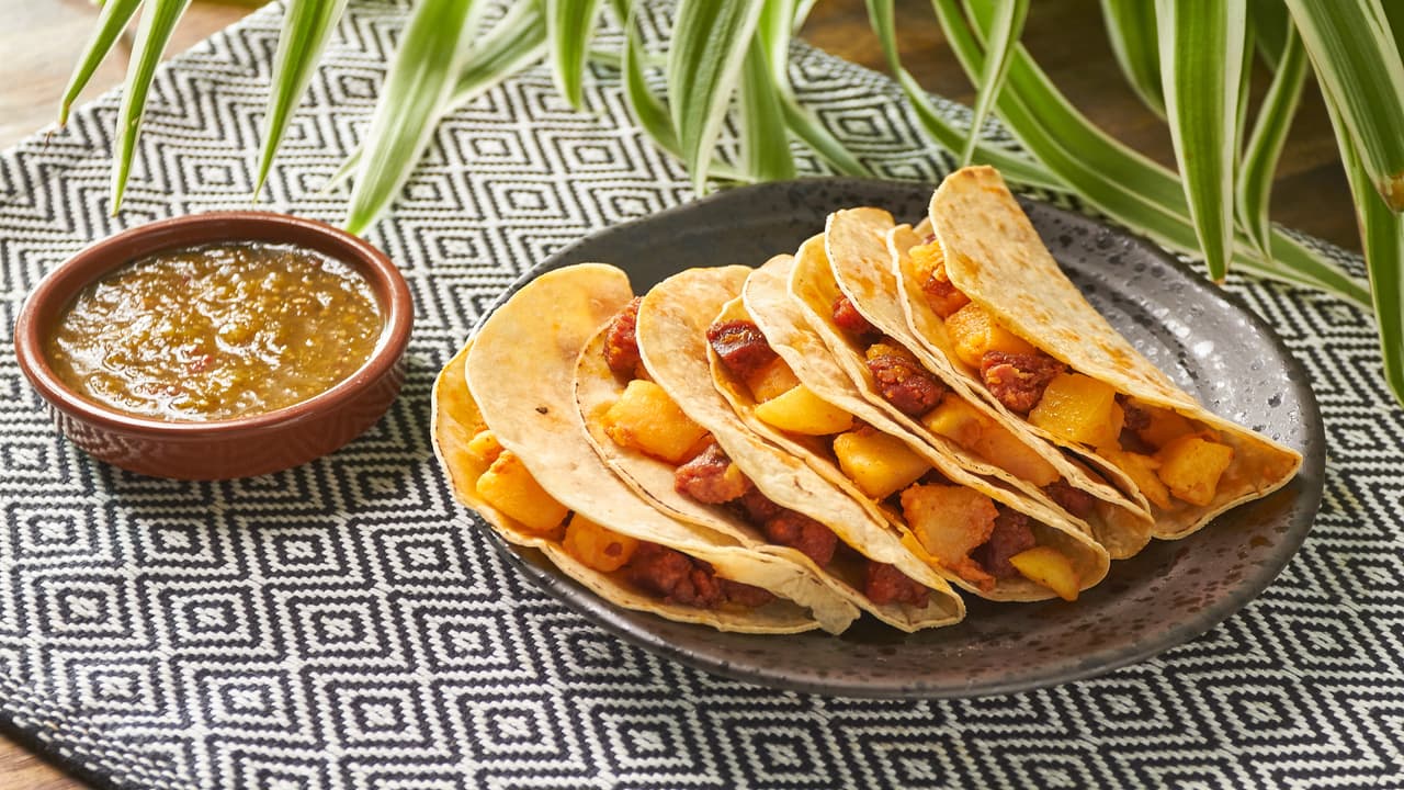 Tacos de papa con chorizo