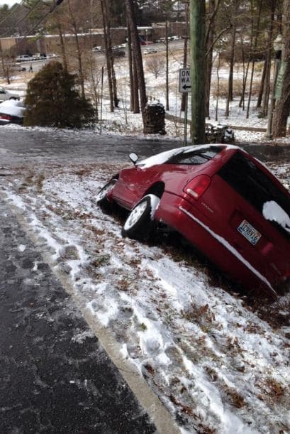 Pedro Díaz mandó la foto desde Hoover, Alabama, donde un automóvil más quedó atascado.