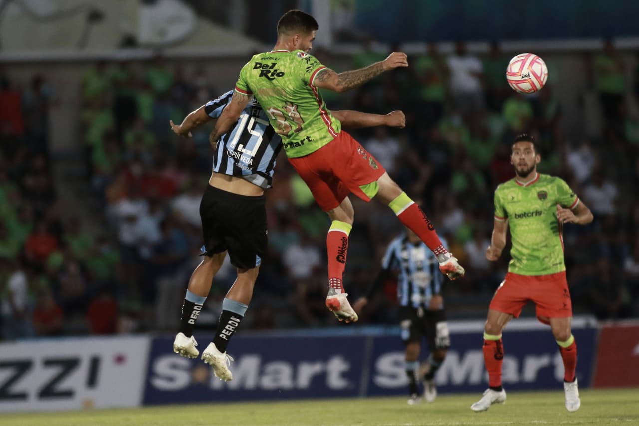 En un partido ríspido celebrado en el Olímpico Benito Juárez, FC Juárez y Querétaro sellaron un empate a un gol por bando gracias a las anotaciones de Gabriel Fernández al 6' por parte de Bravos y a Jordan Silva al 13' por parte de Gallos.