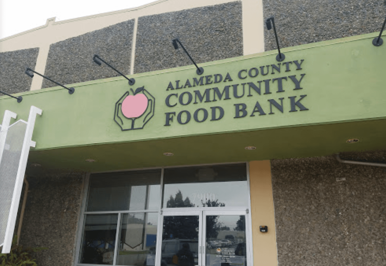 <b>Alameda County Community Food Bank</b>
<br>Locación: 7900 Edgewater Drive, Oakland.
<br>Teléfono: 510-635-3663