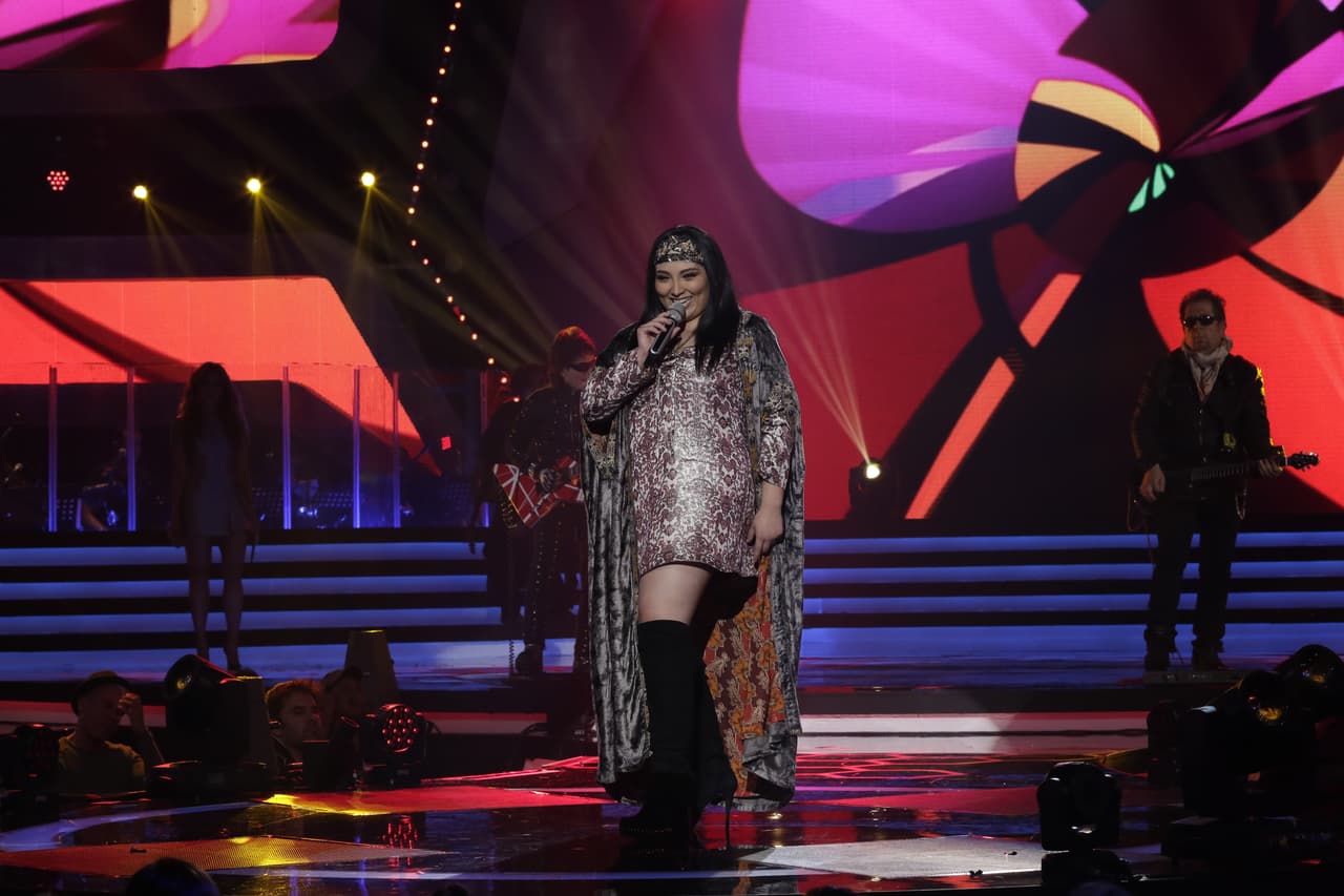 Joanna abrió la ronda de rock cantando 'Piece Of My Heart'.